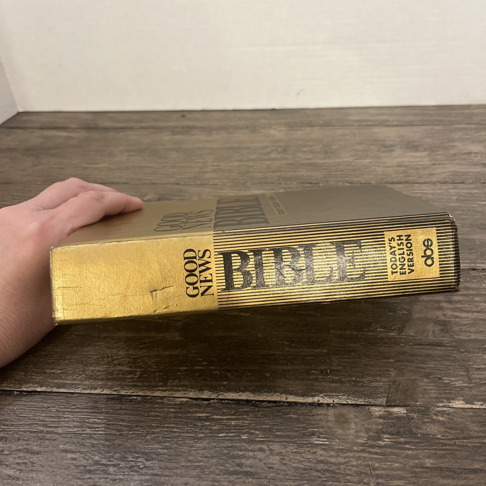 Vtg 1976 Good News Bible Today&rsquo;s English Version Gold Hardcover 480 Pages