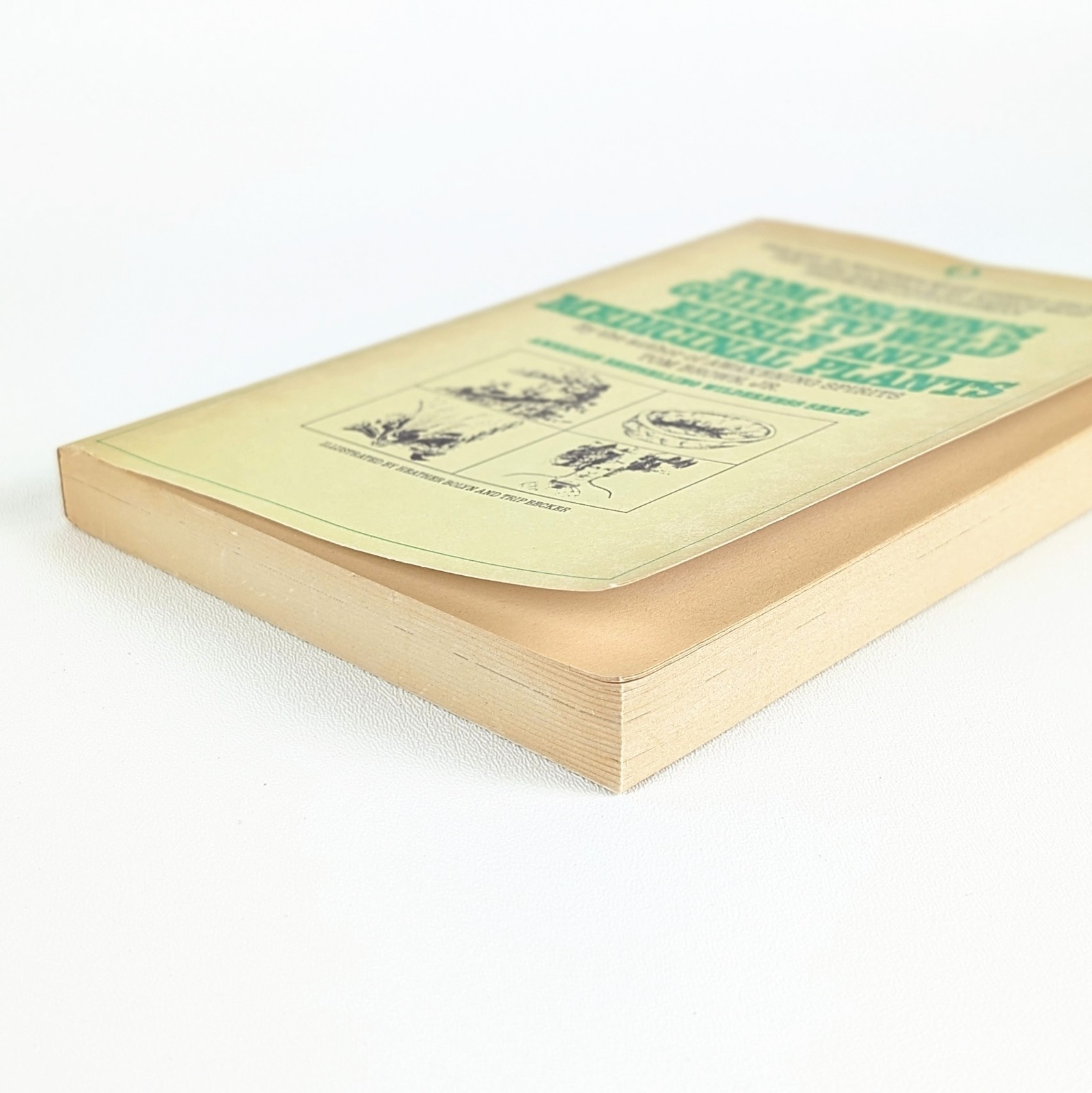 TOM BROWN&rsquo;S GUIDE TO WILD EDIBLE AND MEDICINAL PLANTS by Tom Brown Jr. – 1985 PB
