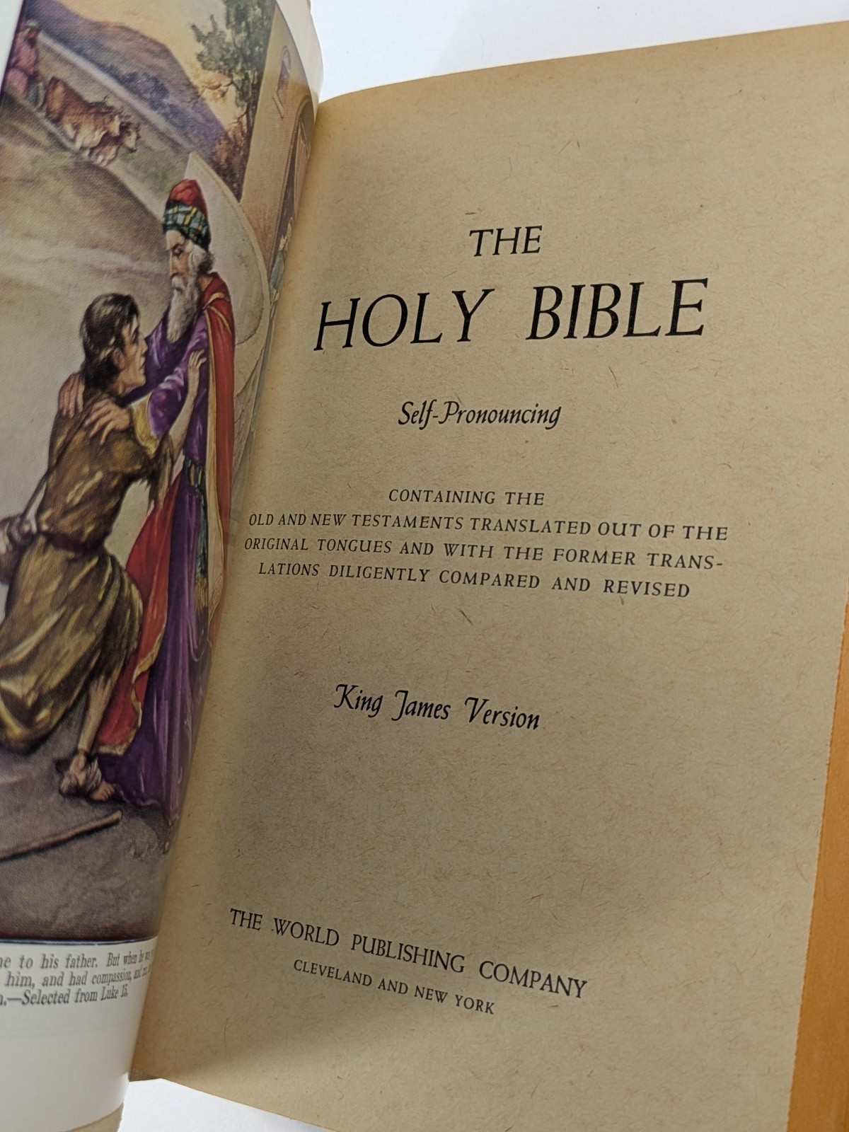 ✝️Holy Bible Self-Pronouncing Illustrated White Cover KJV World Publishing 70&rsquo;s?