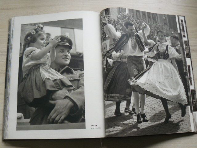 photogravure Czech photobook 1961 Vilem Kropp V proudu zivota