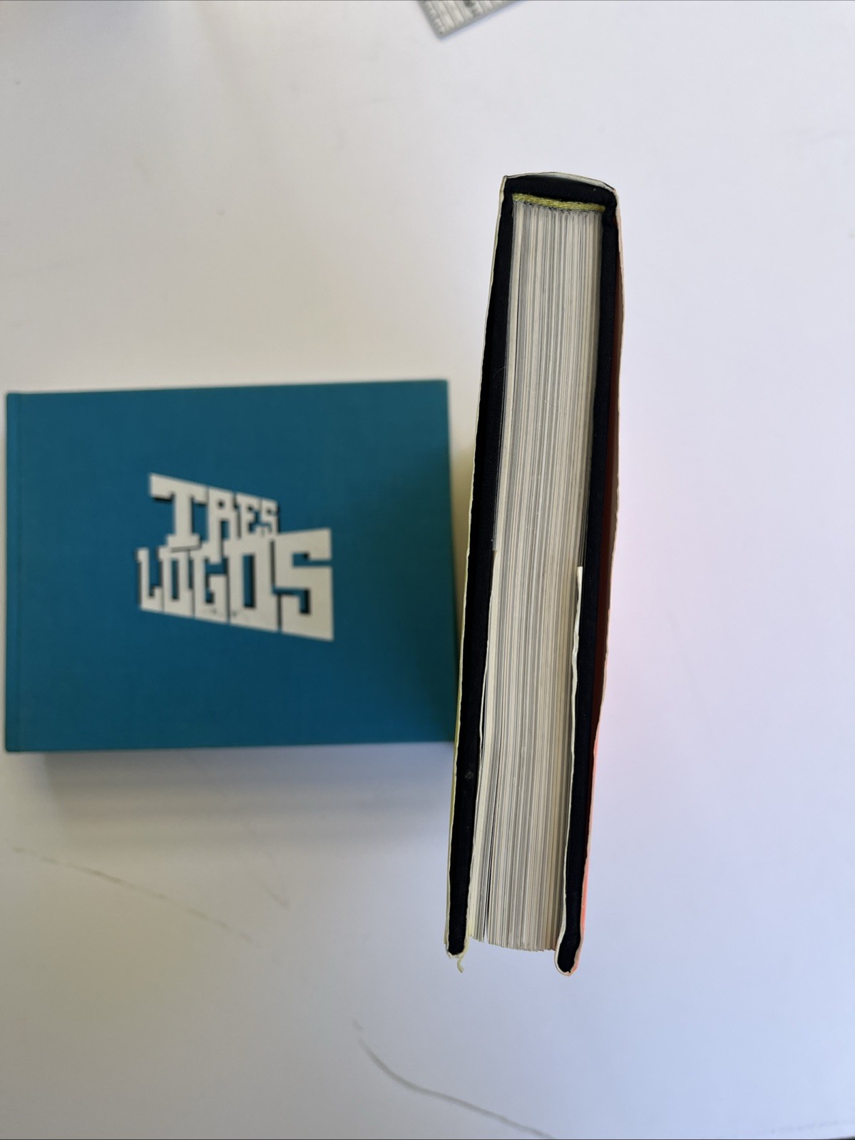 Tres Logos & Graphics Logo 2- Logo Design Collection Hardcover Books