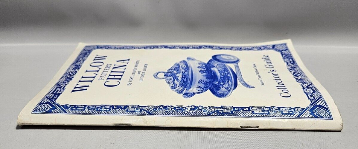 Willow Pattern China Collector&rsquo;s Guide by Veryl Marie Worth & Louise M. Loehr
