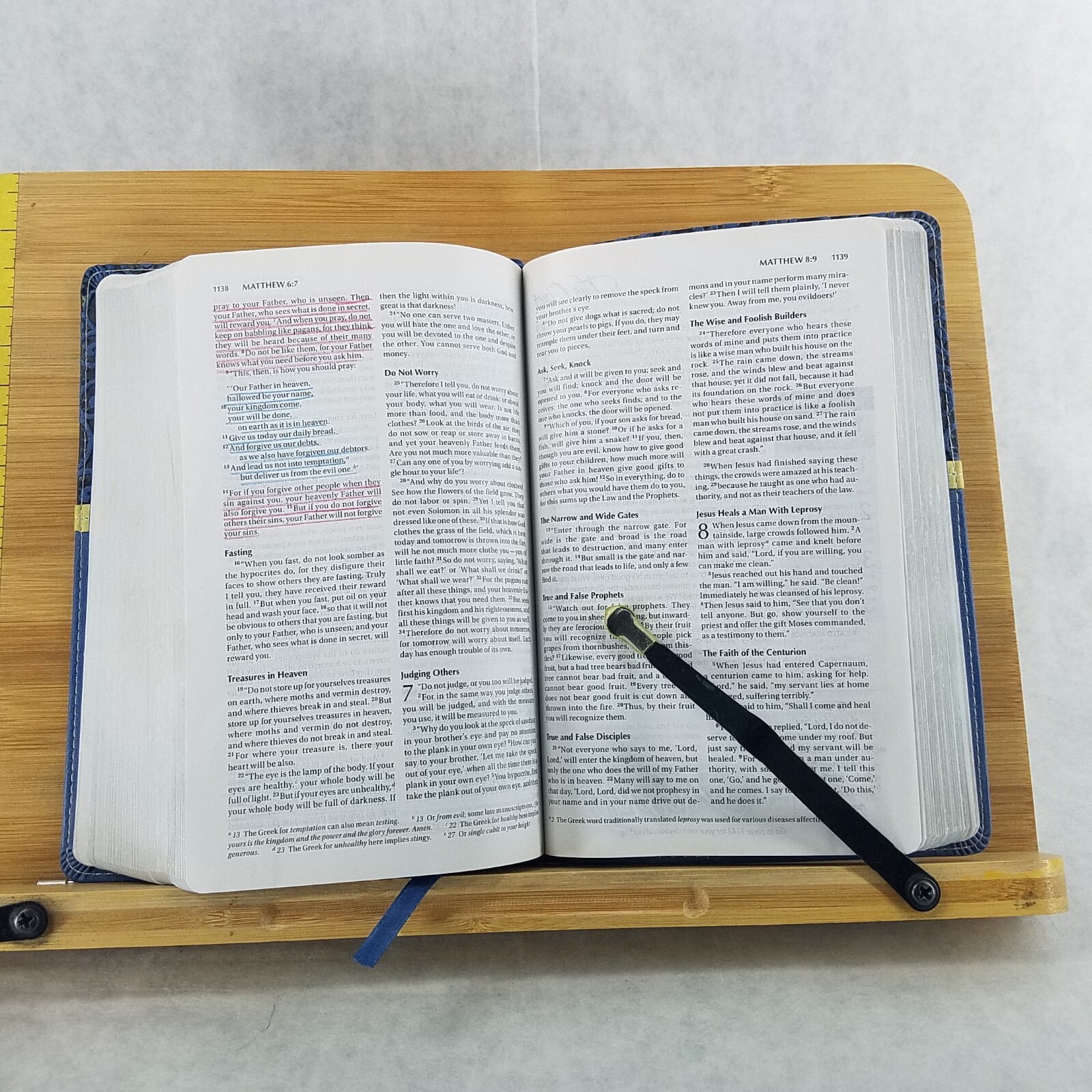 Women&rsquo;s Devotional Bible by Zondervan Staff (2012, Blue Leather, Special)
