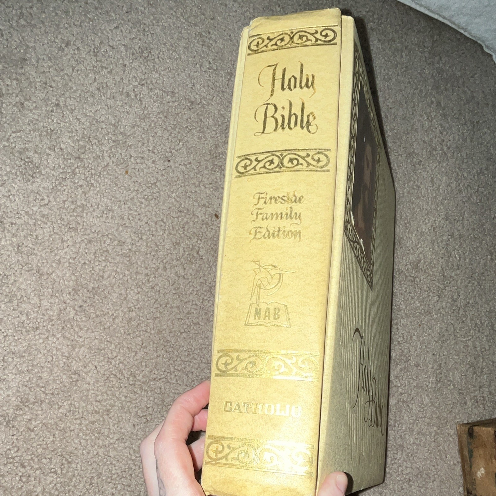 Holy Bible Fireside Family Edition Catholic NAB Illustrated Hardcover 1972-73