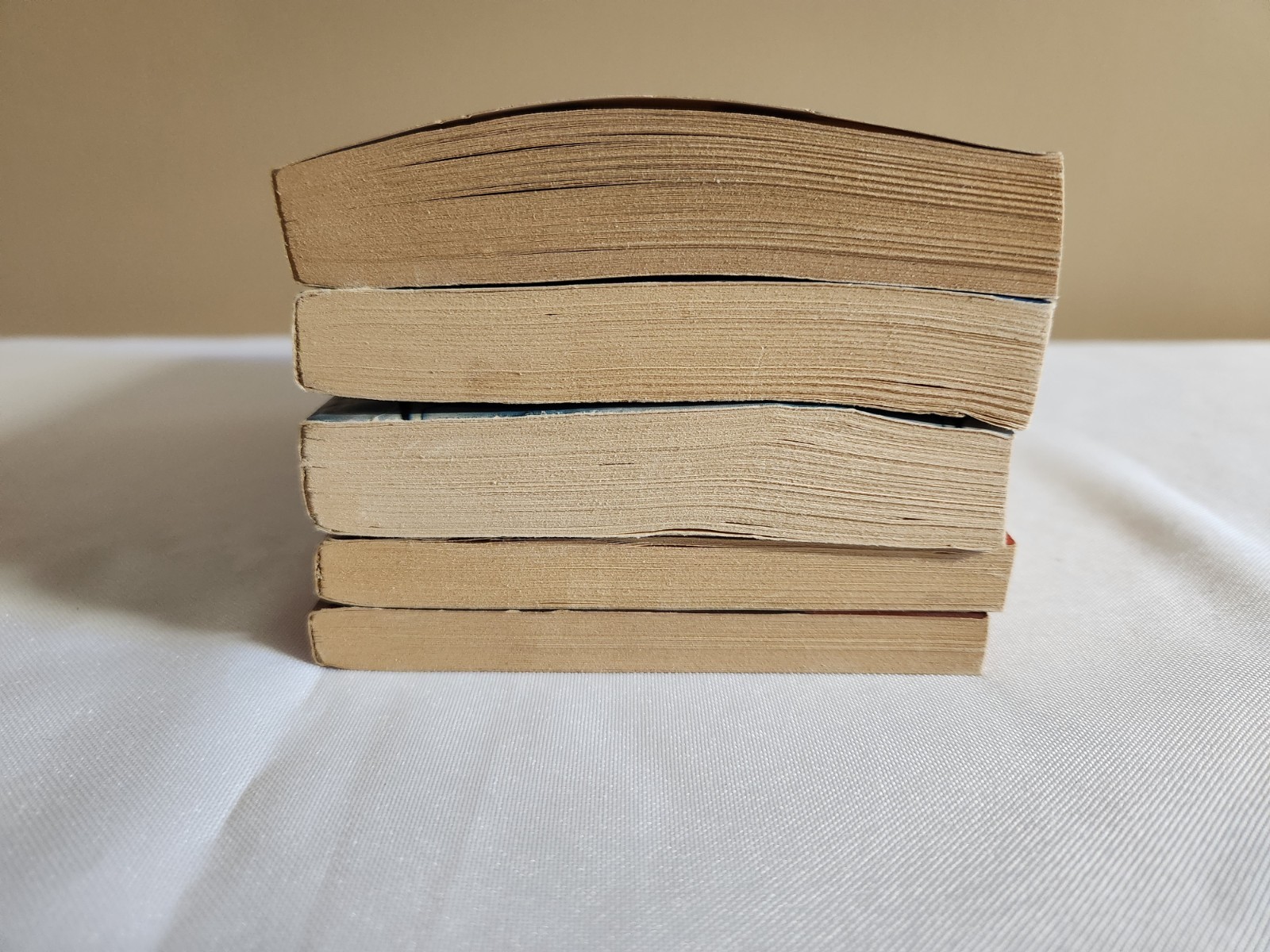 5 VTG Arthur C. Clarke Paperbacks – Earthlight, Childhood&rsquo;s End, White Heart +