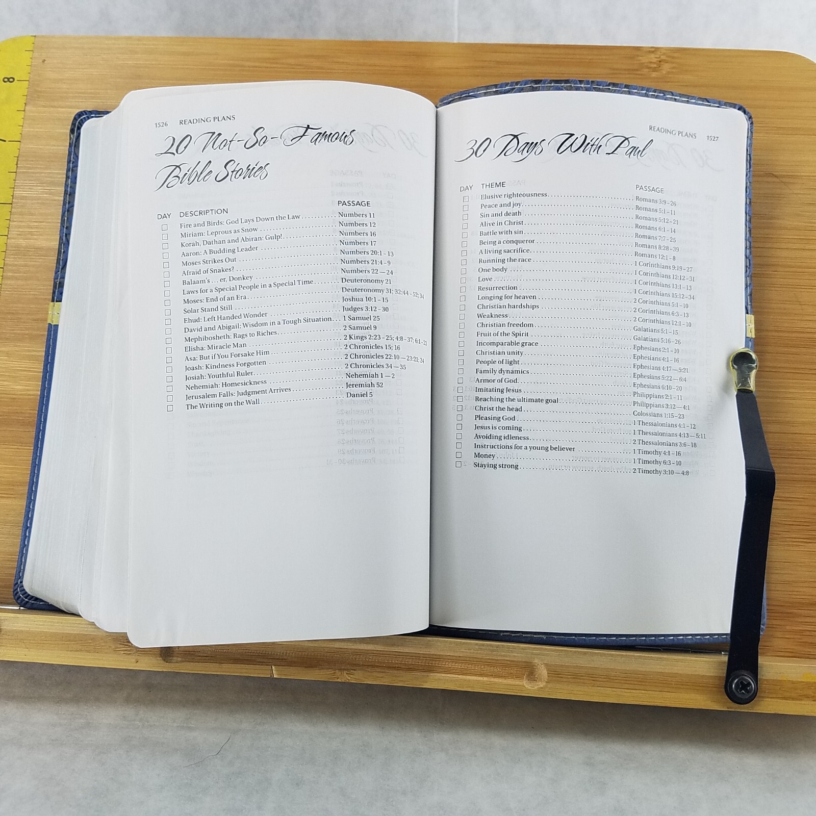 Women&rsquo;s Devotional Bible by Zondervan Staff (2012, Blue Leather, Special)