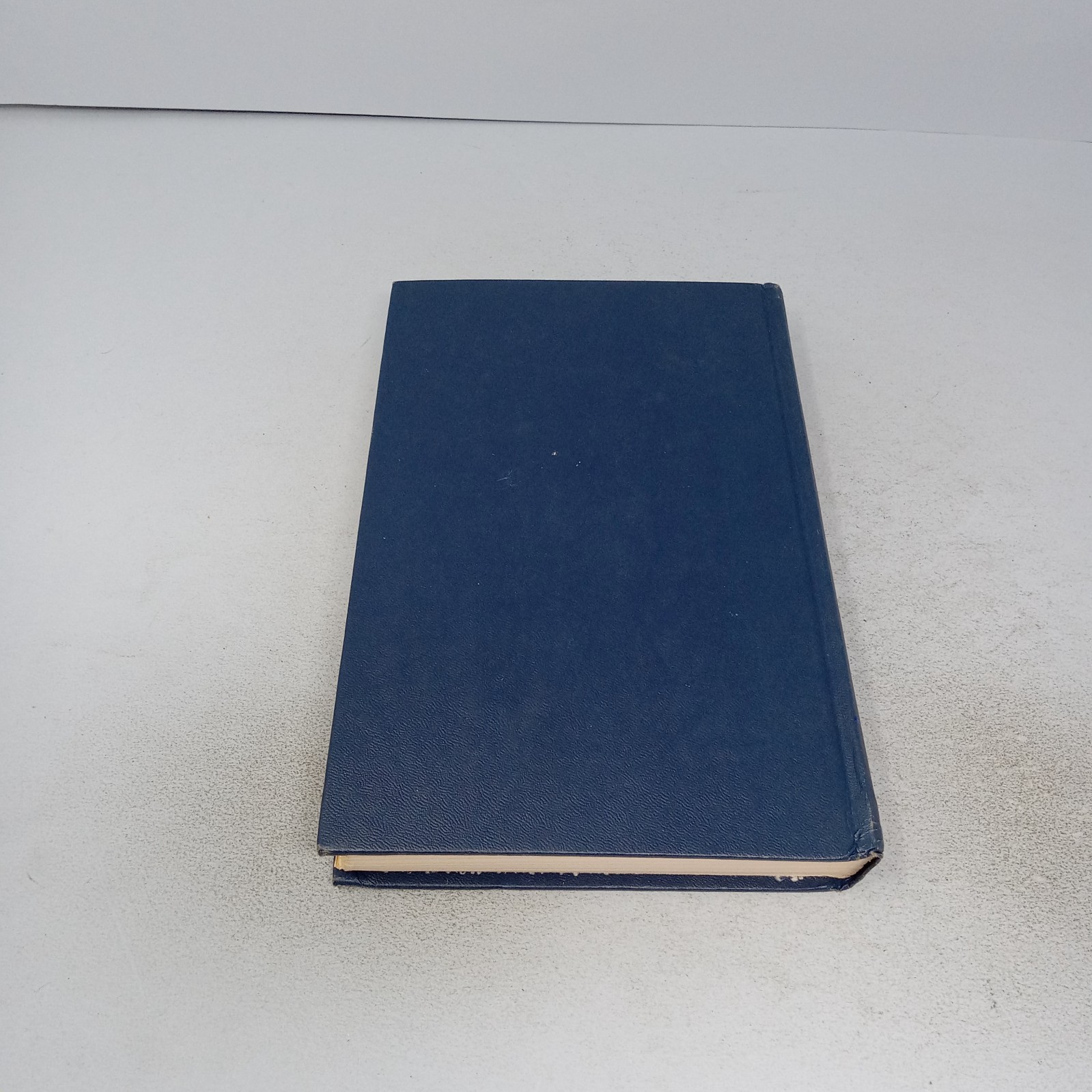A Farewell to Arms: 1957 Charles Scribner&rsquo;s Sons Hardcover by Ernest Hemingway