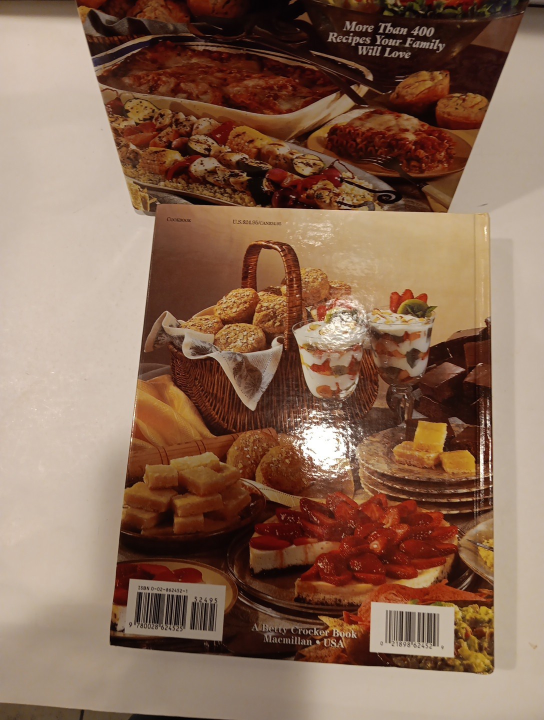 BETTY CROCKER&rsquo;S BEST OF HEALTHY AND HEARTY COOKING 1998 HB DJ 448 PAGES
