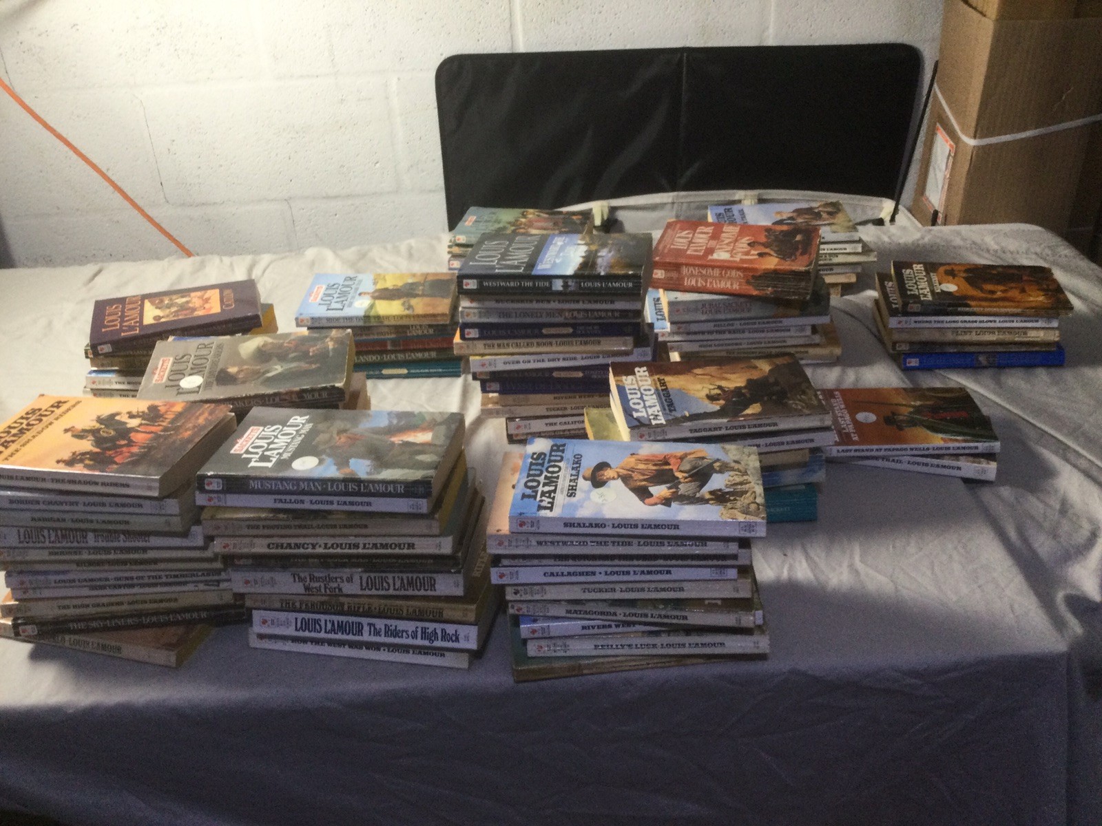 80+ Louis L&rsquo;Amour Paperback Lot Western Collection Sackett Series
