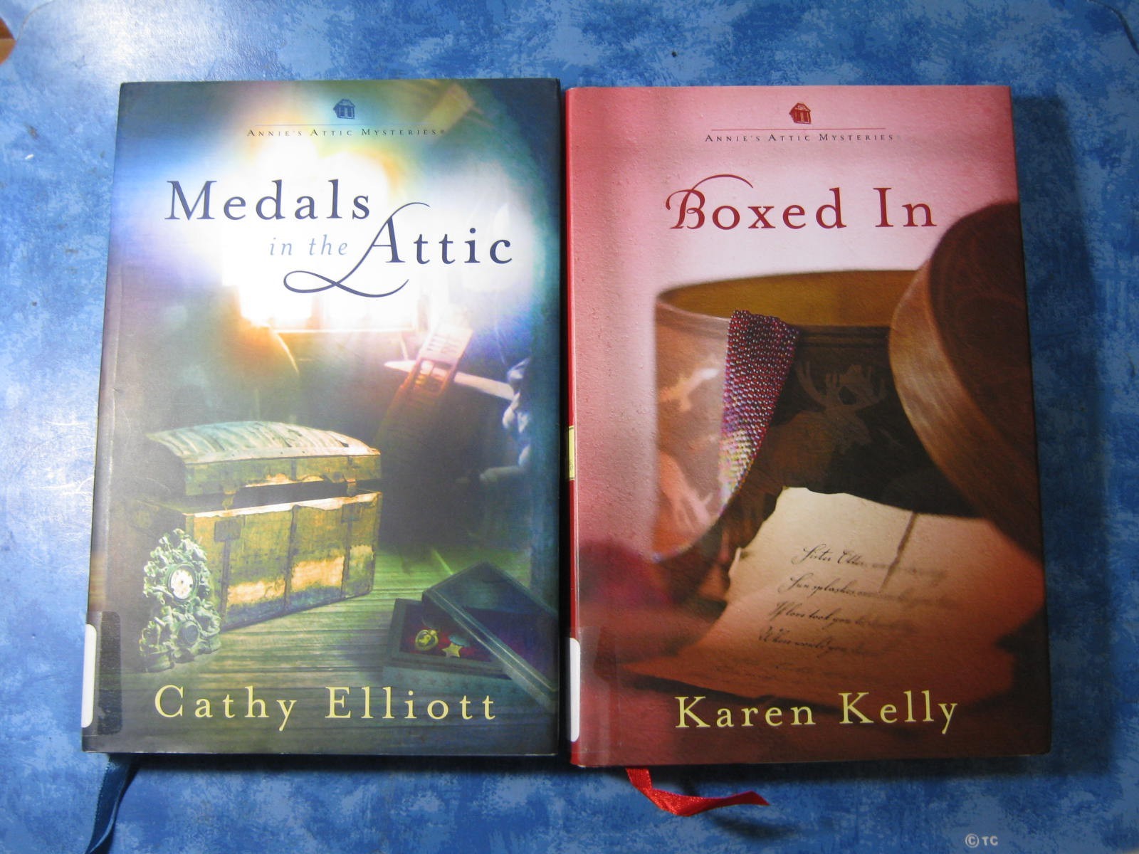 LOT OF 7 ANNIE&rsquo;S ATTIC MYSTERIES Inspirational Fiction HCDJ 2013 VGC