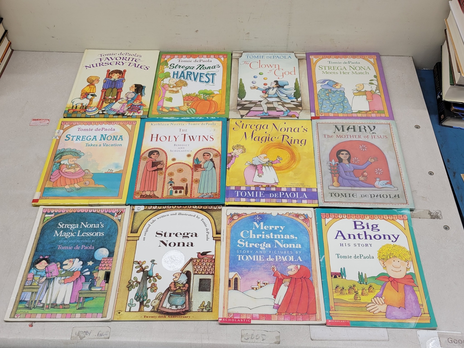 Lot of 10 Tomie dePaola Children&rsquo;s Picture Paperback Books « Random/Unsorted »