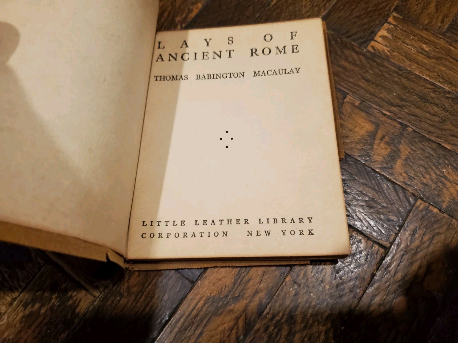 Antq Little Leather Library, Redcroft Ed. of « Lays of Ancient Rome » by Macaulay