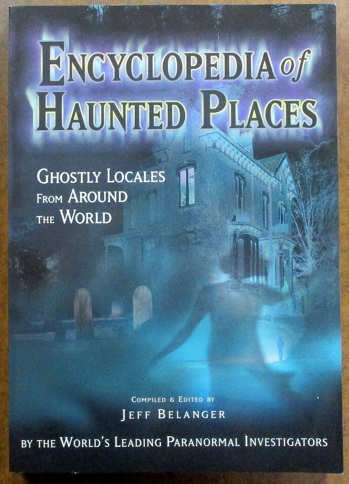 « Encyclopedia of Haunted Places » Ghostly Locales -Trade Paperback (2005)