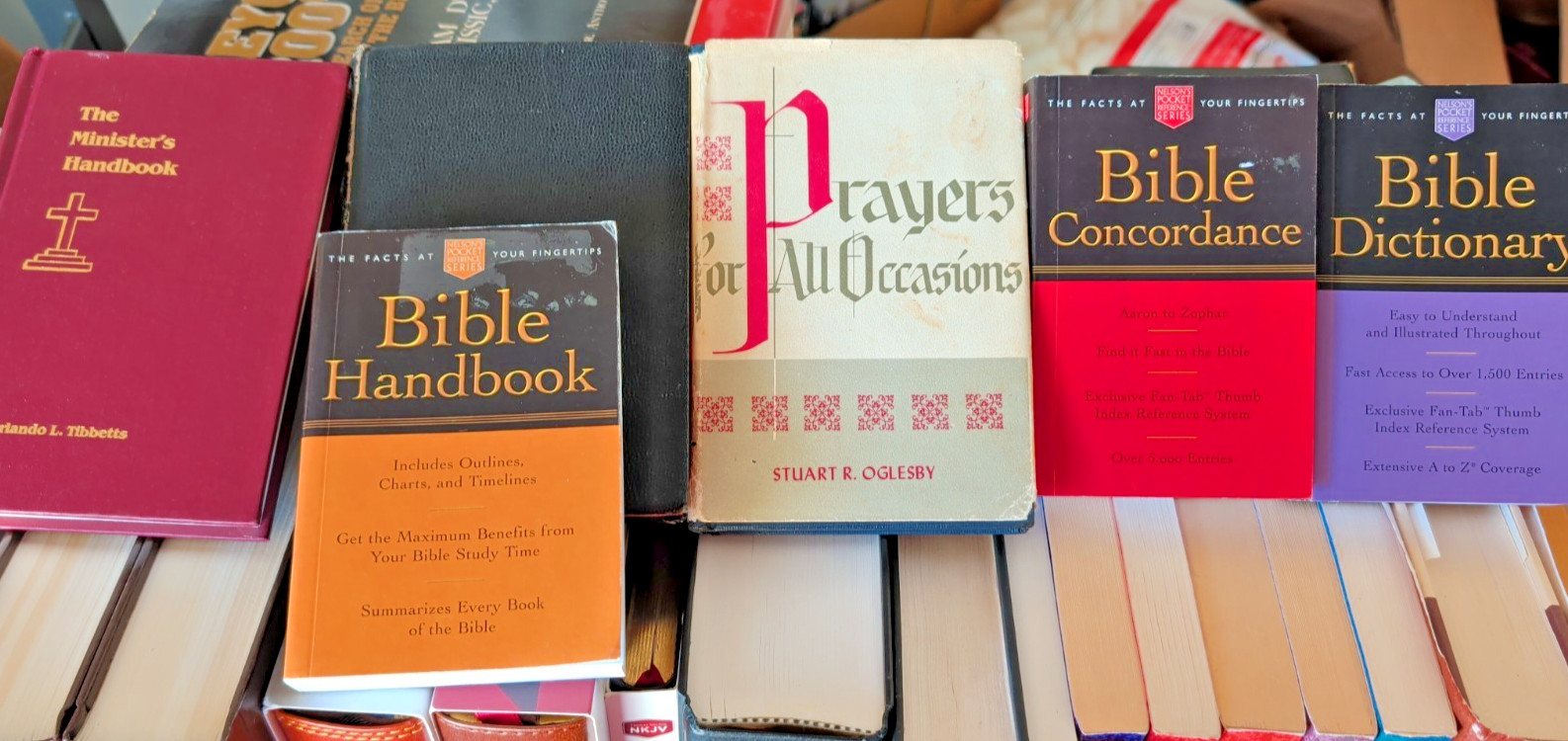 MINISTER&rsquo;S BIBLE & BOOK LOT J4: 4 Bibles/Theology/History/Reference/Sermons WOW