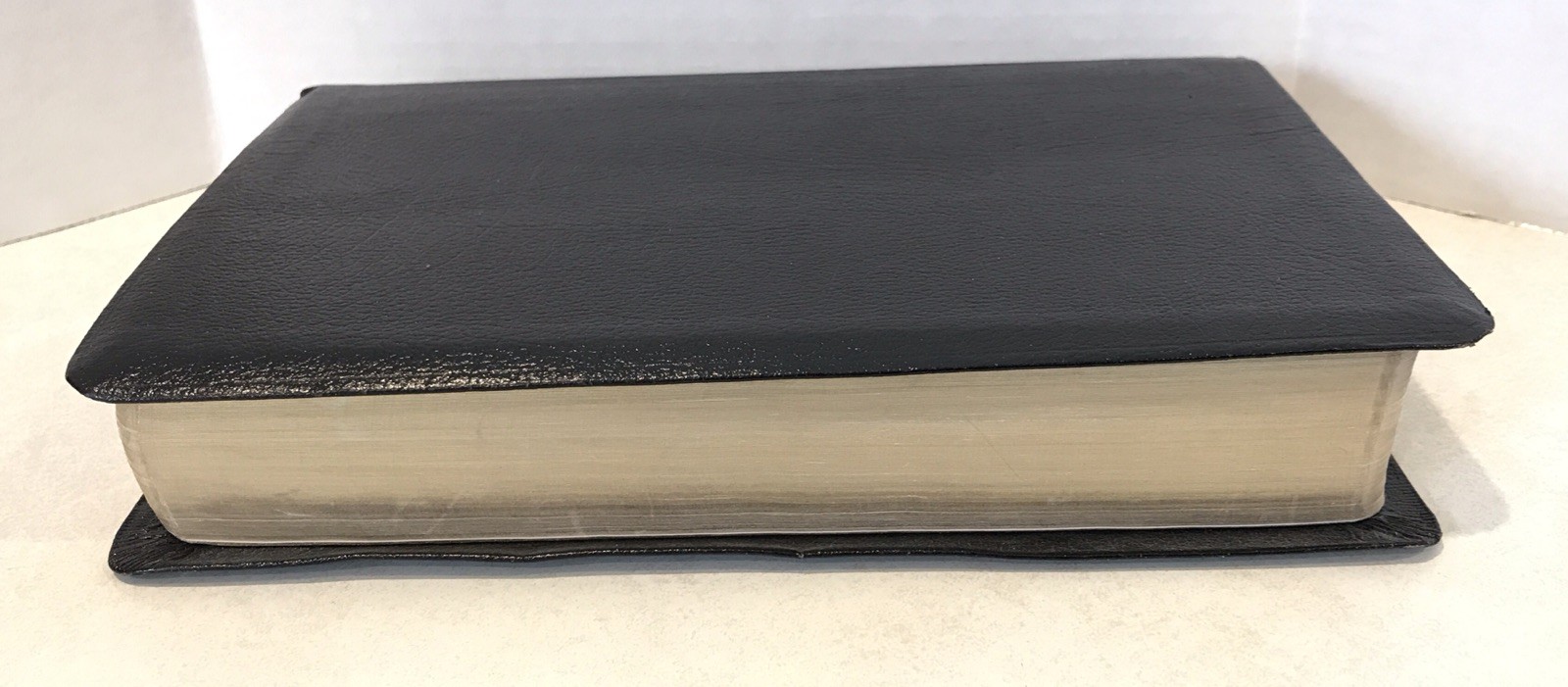 The New OPEN Holy Bible NKJV Reader&rsquo;s Edition Nelson 1453 Black Bonded Leather