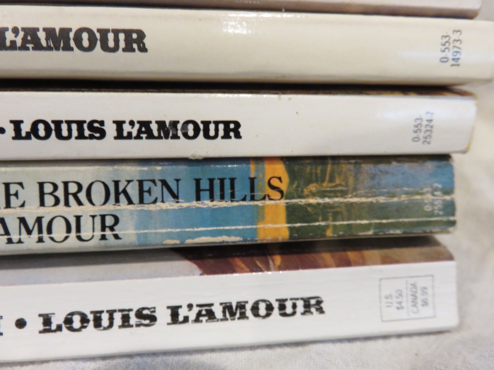 Lot of 16 Louis L&rsquo;Amour Western Paperback Books Sackett & More