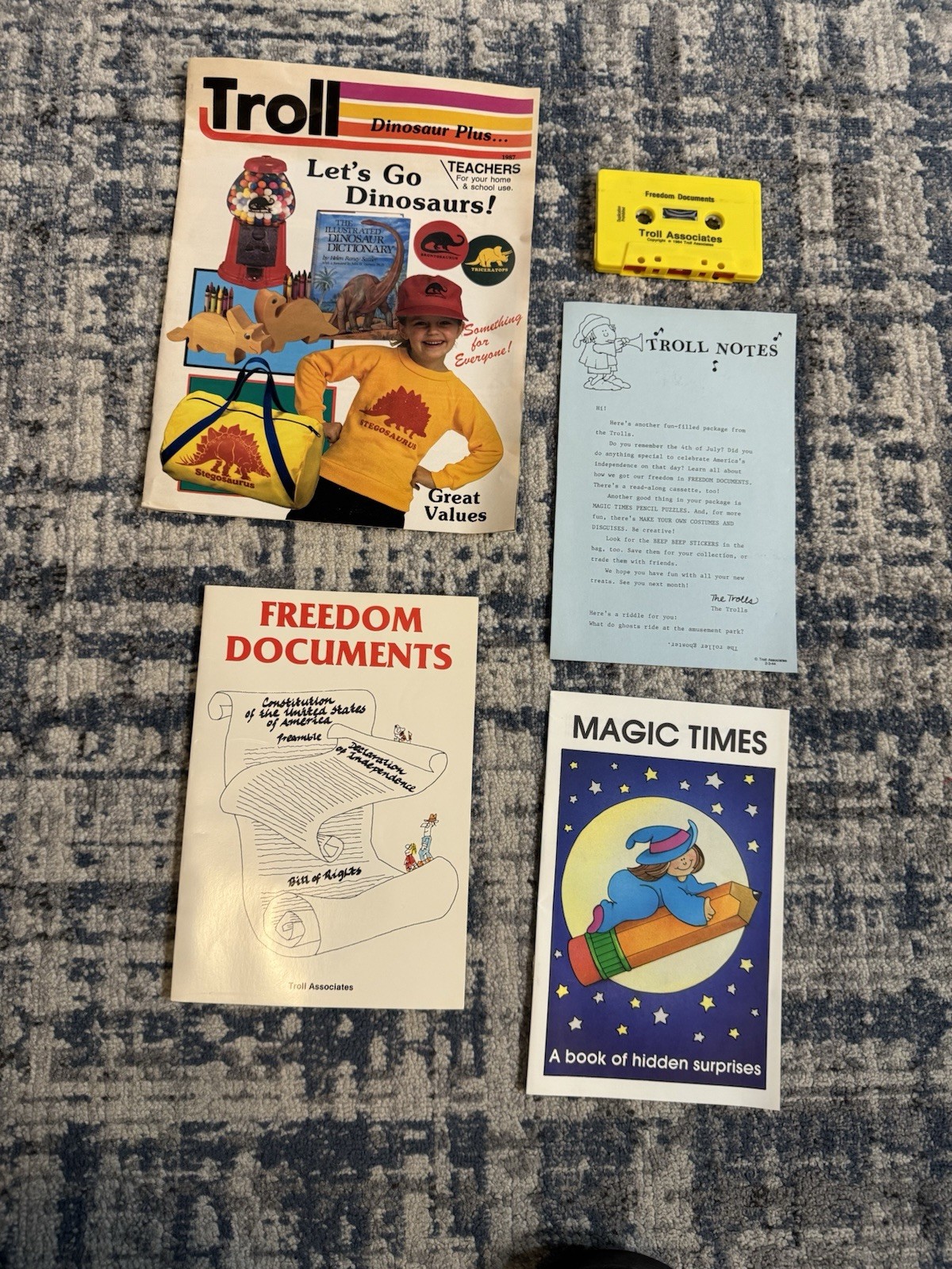 Vintage Scholastic 1980&rsquo;s TROLL BOOK CLUB Teacher FLYER BOOKLET BAG SET w/ Tape
