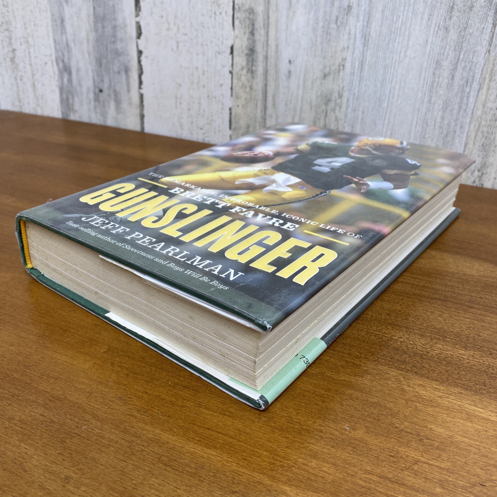Brett Favre « Gunslinger » hard cover book 2016 / 383 pages /