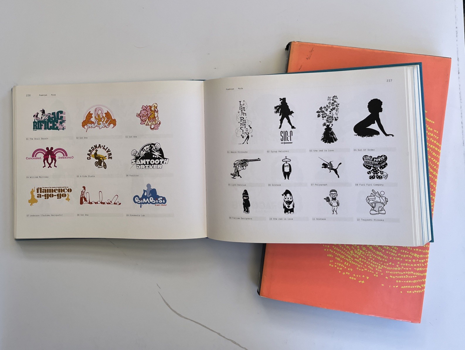 Tres Logos & Graphics Logo 2- Logo Design Collection Hardcover Books