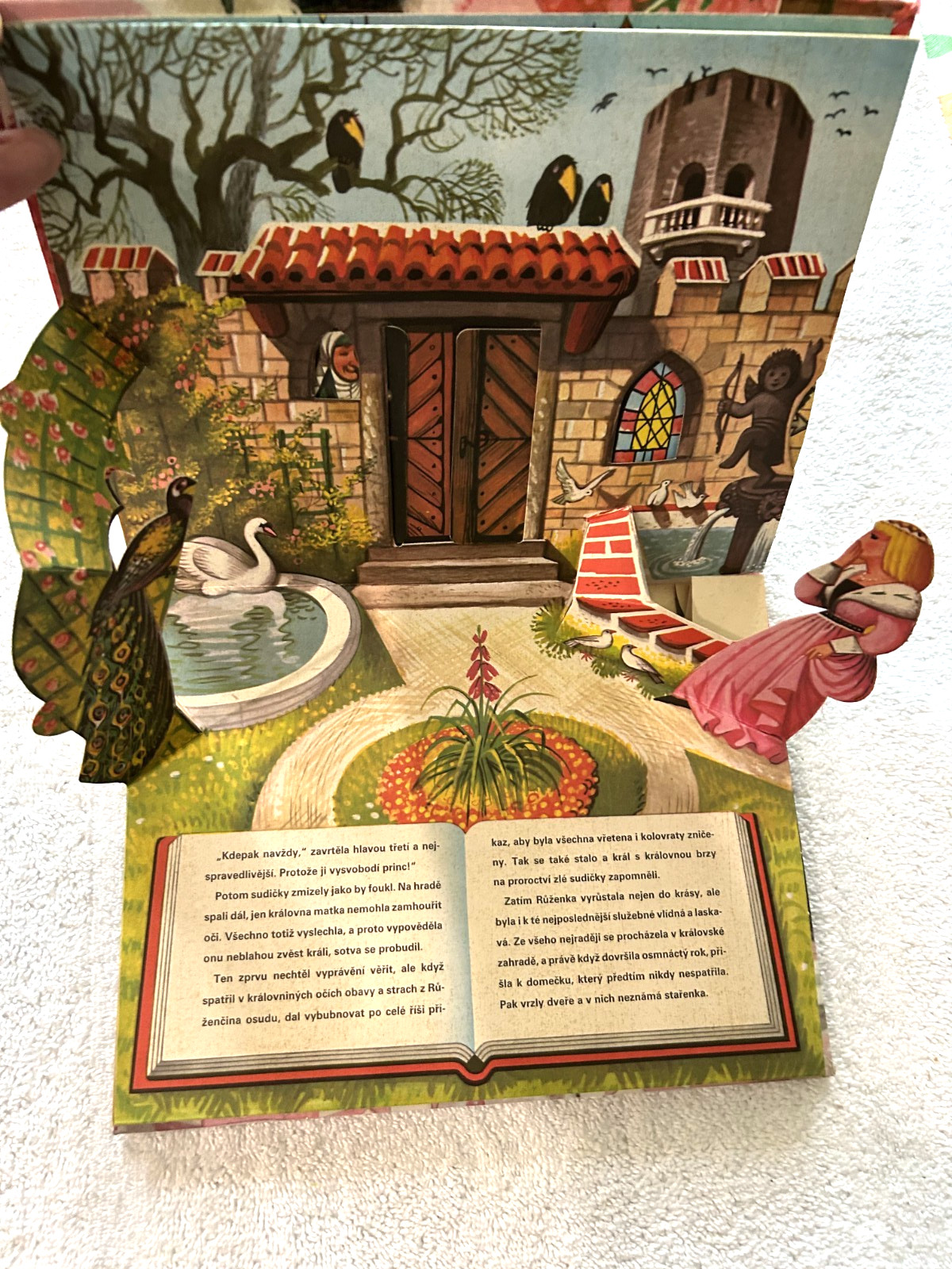 Czech Edition 1990 Prague SLEEPING BEAUTY V Kubasta pop up O SIPKOVE RUZENCE VG