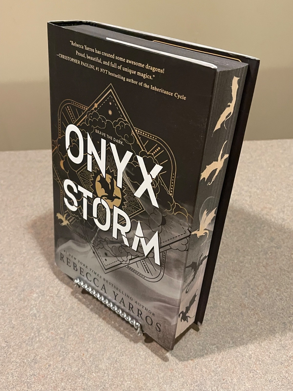 Onyx Storm Deluxe Limited Edition by Rebecca Yarros (The Empyrean Sprayed Edges