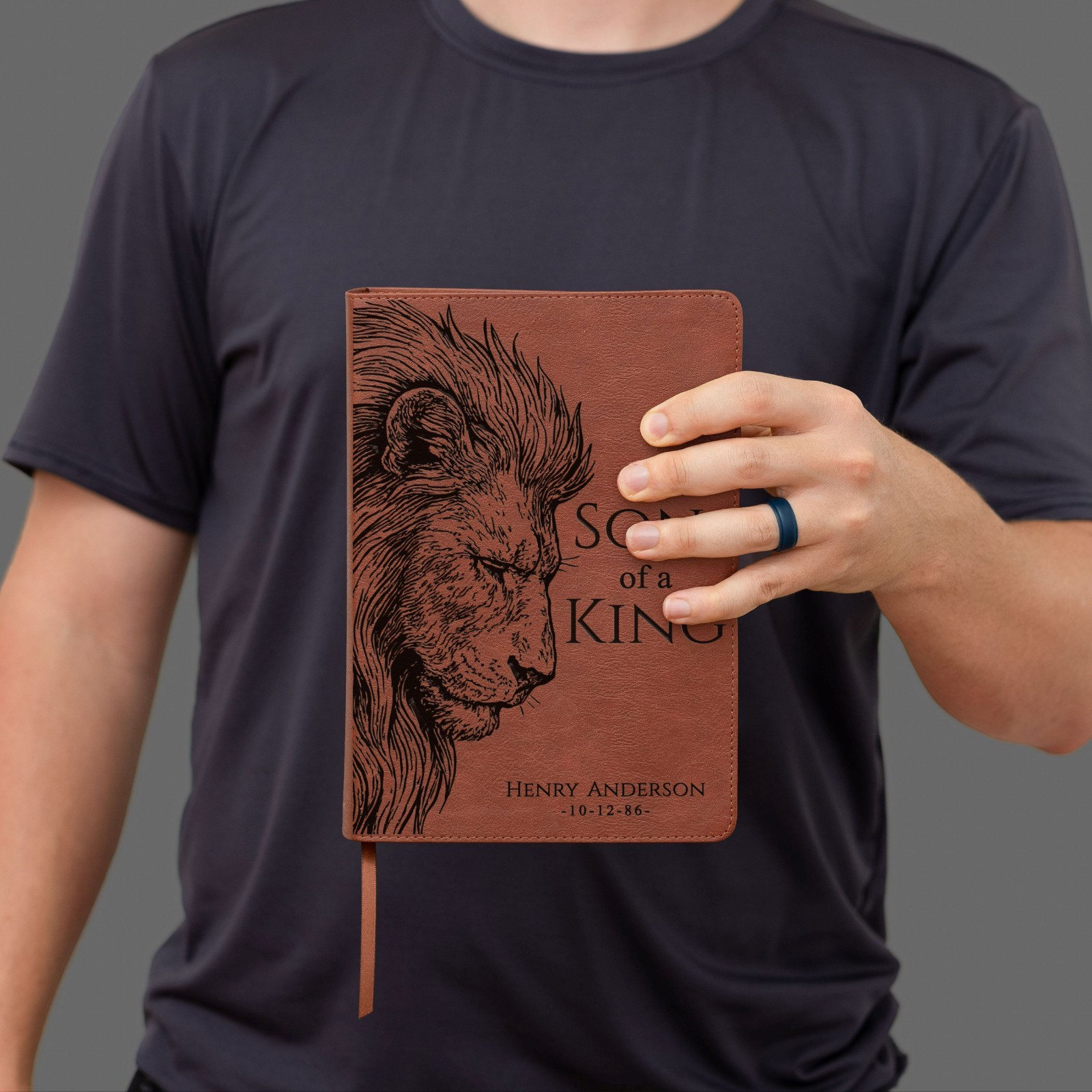Personalized ESV Men&rsquo;s Study Bible, Son of a King Lion Design, Name Engraved