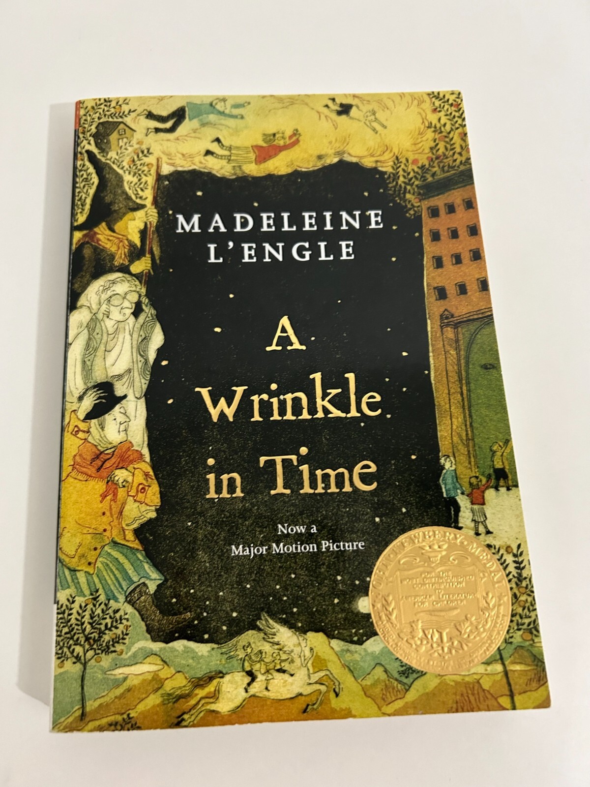 A Wrinkle in Time by Madeleine L&rsquo;Engle Paperback