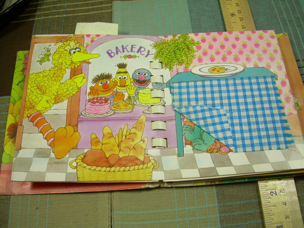 CTW Sesame Street * Who&rsquo;s Hiding ? Golden Touch Feel Tom Cooke POP UP * vintage