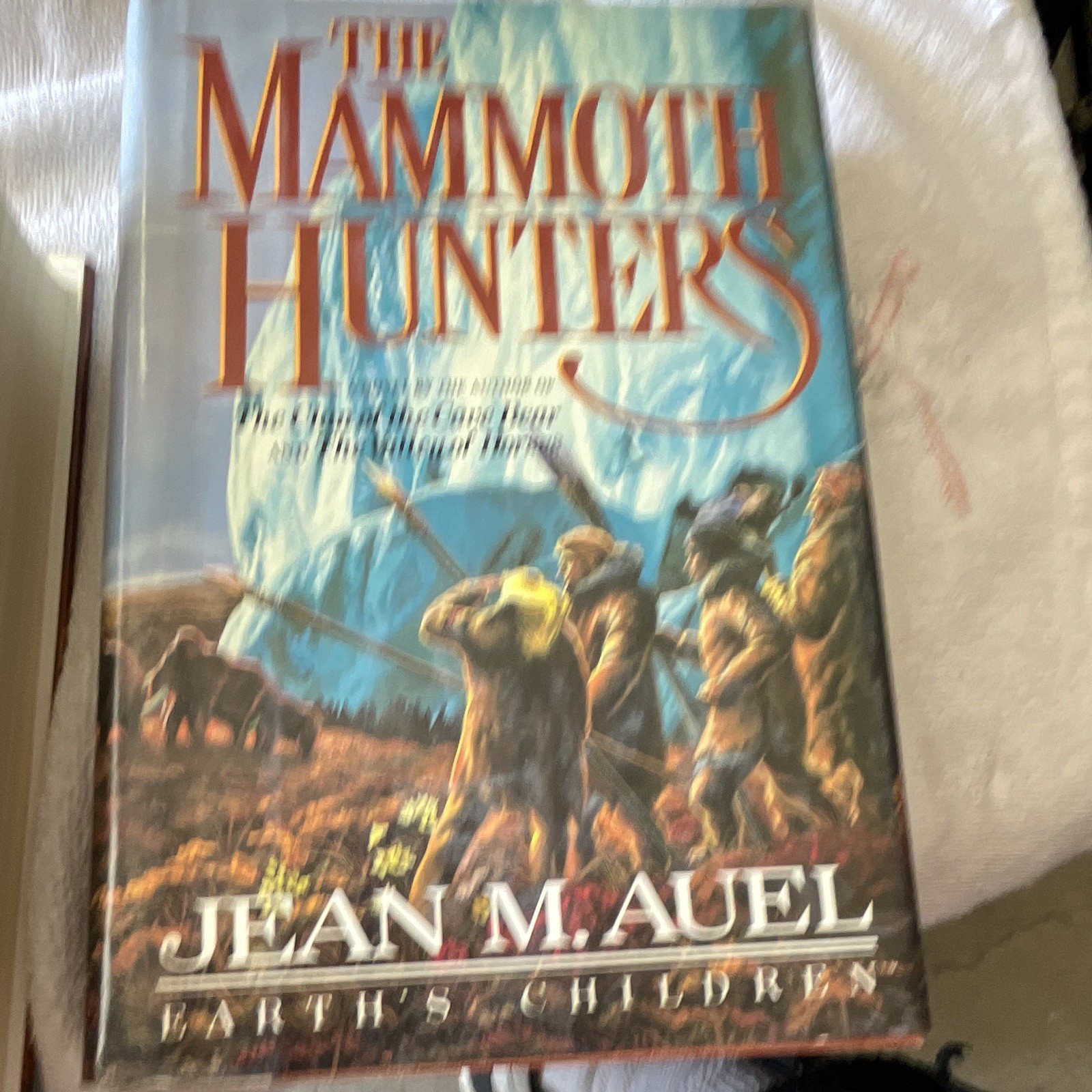 The Mammoth Hunters (Earth&rsquo;s Children) by Jean M. Auel Hardcover w/Dust