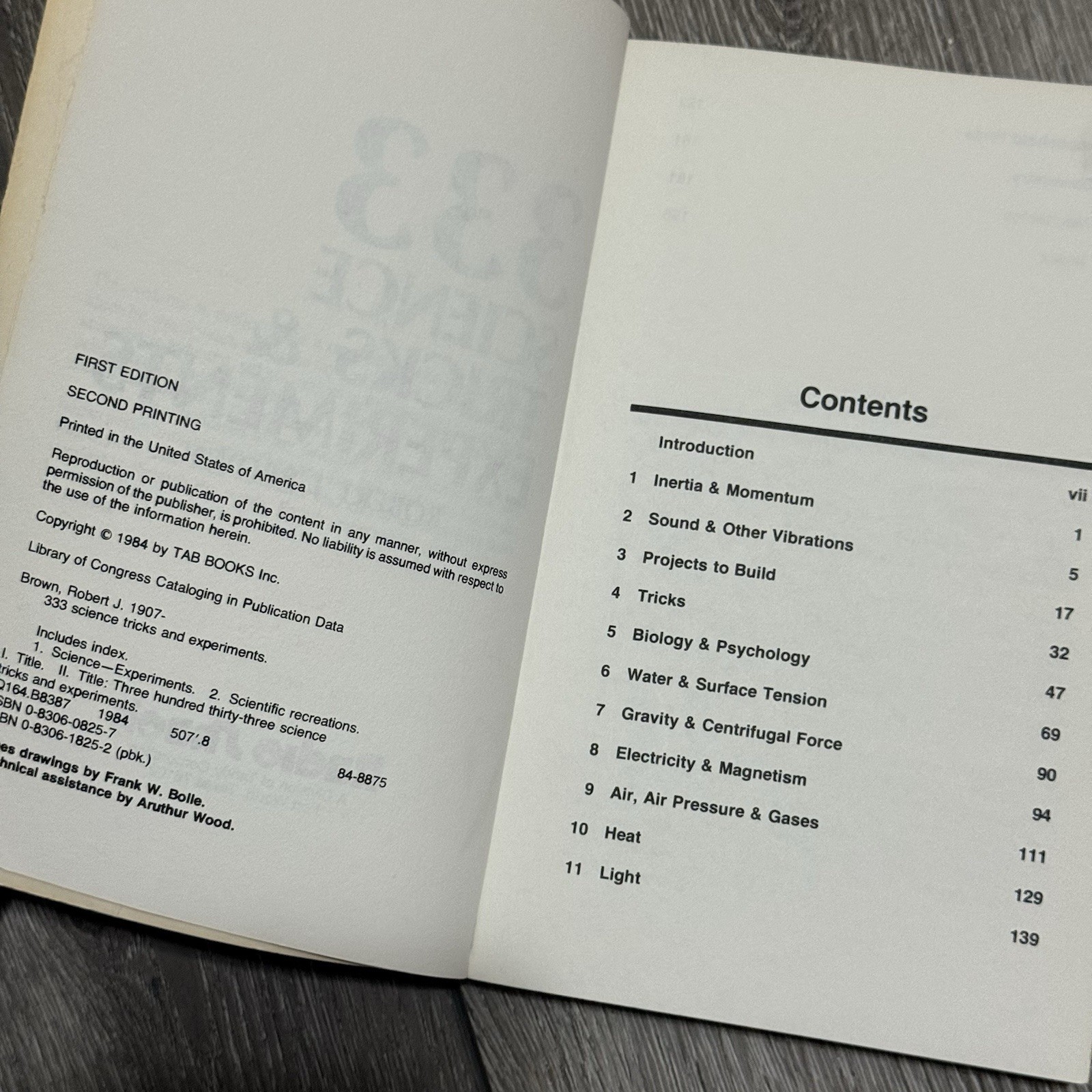 333 Science Tricks and Experiments by Robert J. Brown Radio Shack 62-1081 Book