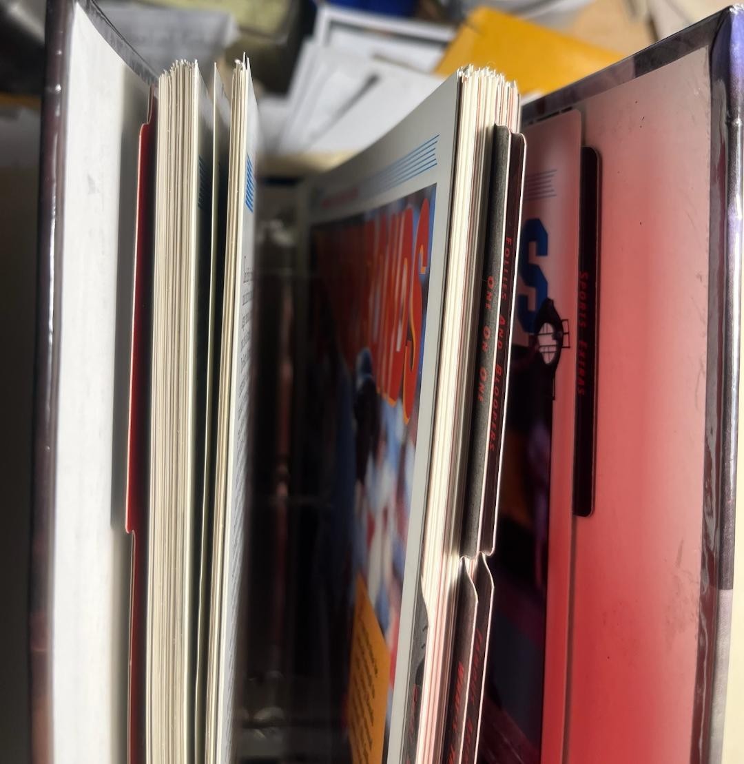 « Sports Pages: The Book For Sports Fans » Collector&rsquo;s Hardcover Binder