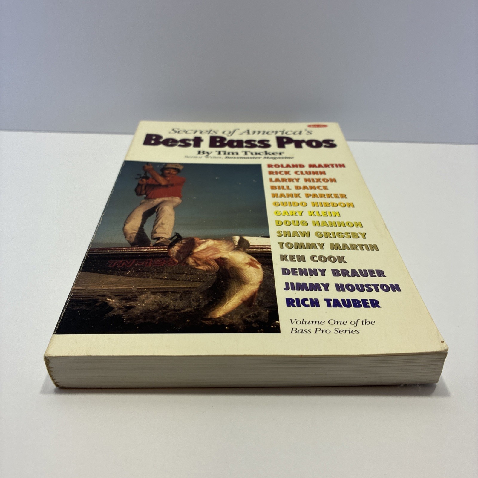 SECRETS OF AMERICA&rsquo;S BEST BASS PROS By Tim Tucker Paper Back 244 pages