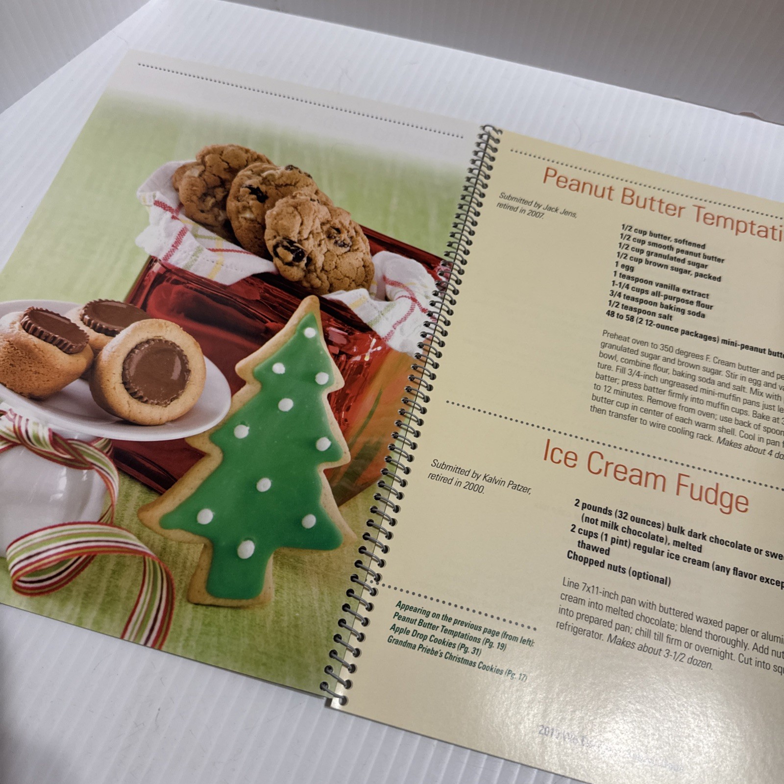 We Energies Cookie Book 2010 – 33 Color Pages – 33 Recipes