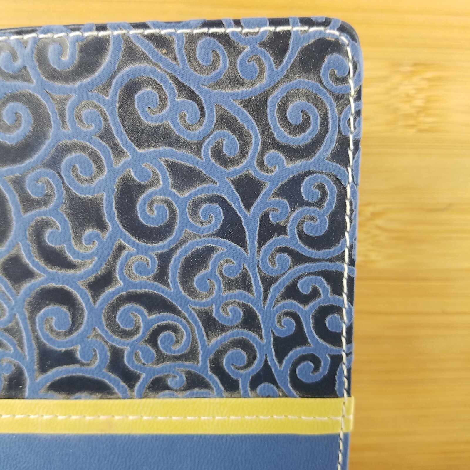 Women&rsquo;s Devotional Bible by Zondervan Staff (2012, Blue Leather, Special)