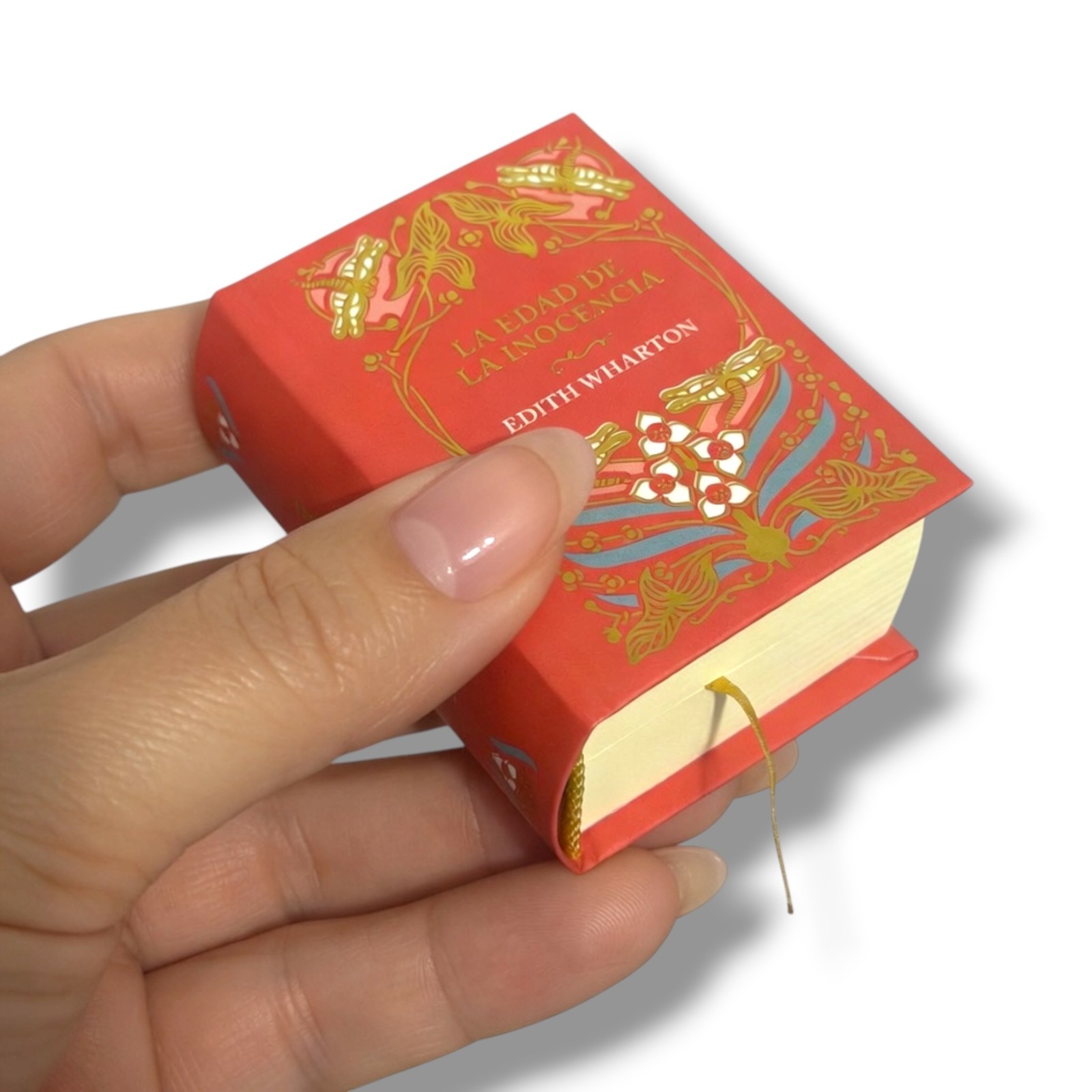 La Edad de la Inocencia by Edith Wharton in Spanish gold foil stamping mini book