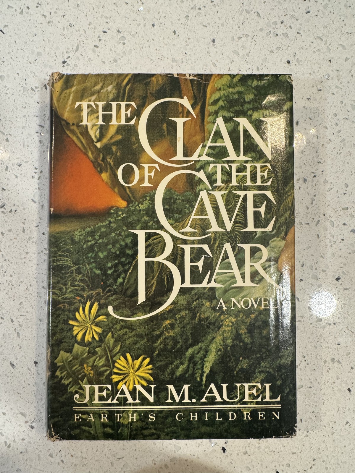 The Clan of the Cave Bear Earth&rsquo;s Children Jean M. Auel 1980 Hardcover Novel