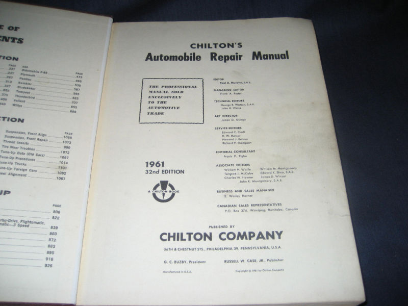 Vintage CHILTON&rsquo;S AUTO REPAIR MANUAL 1961 hardcover 32nd Edition