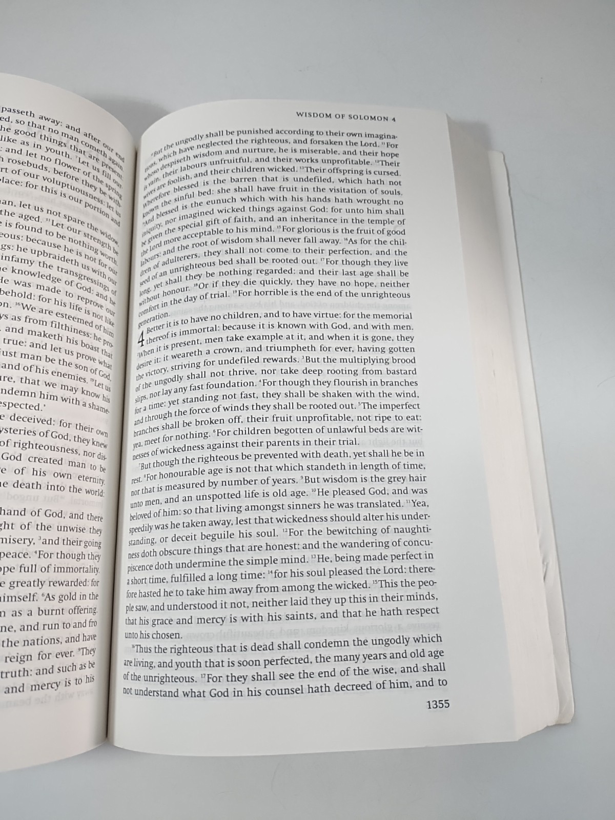 The Bible: King James Version with the Apocrypha (English)Edited by David Norton