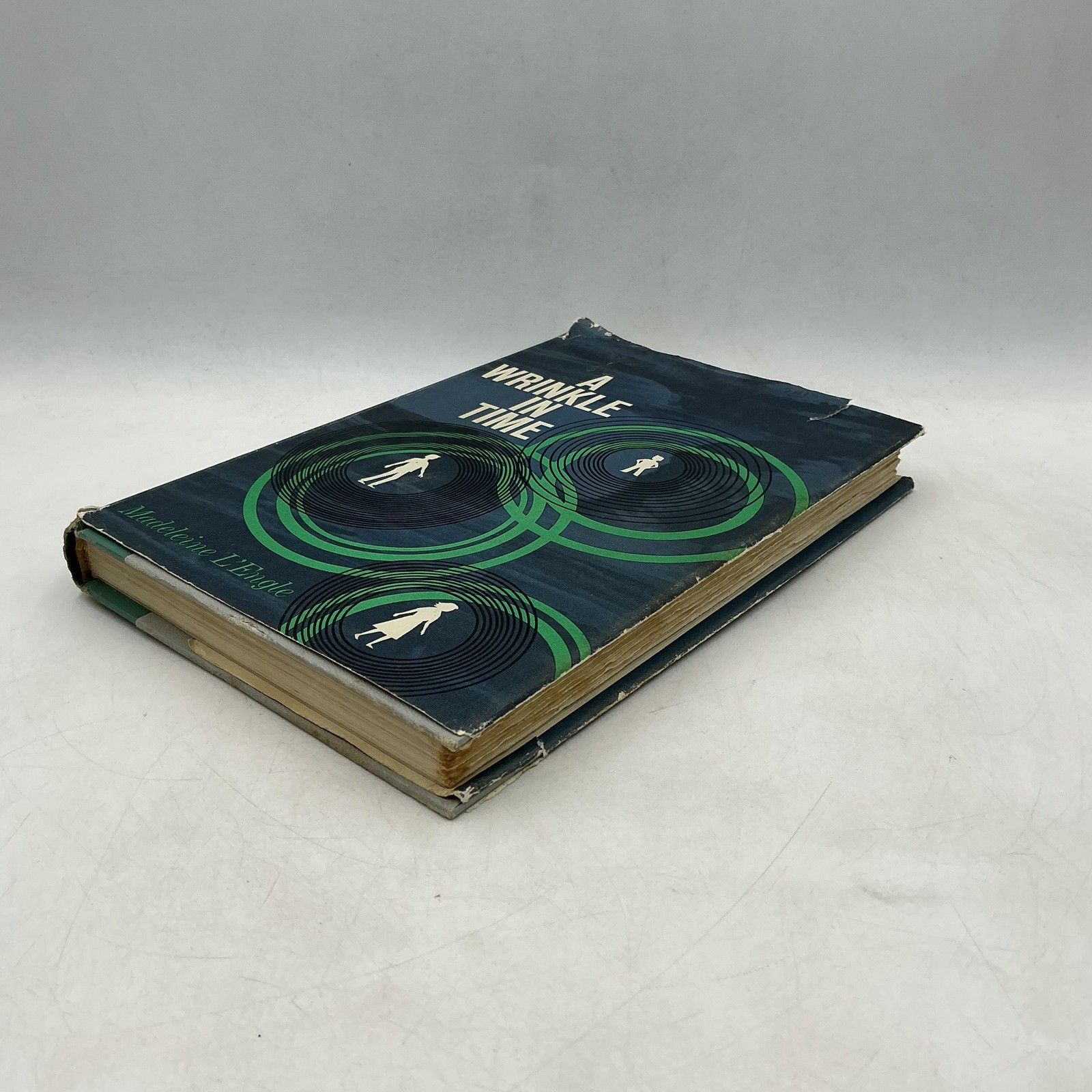 A WRINKLE IN TIME Madeleine L&rsquo;Engle 1962 1st Ed HC DJ Vintage Blue BCE