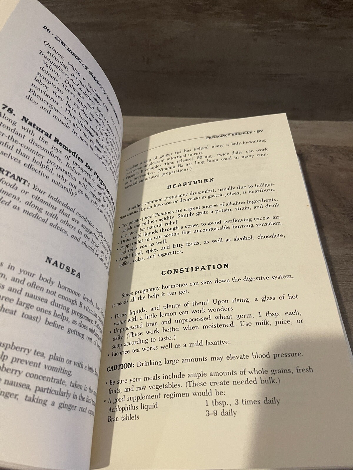 EARL MINDELL&rsquo;S SHAPING UP WITH VITAMINS by Earl Mindell (1ST EDITION – 1ST PRINT