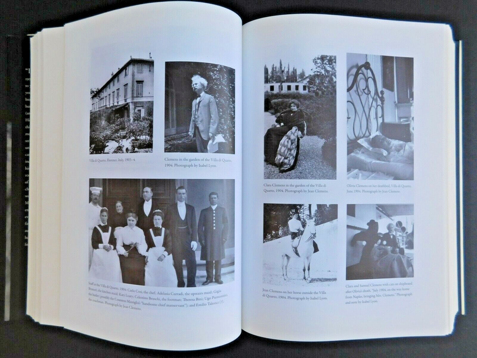 MARK TWAIN AUTOBIOGRAPHY 736 pages hardcover Unread Volume 1