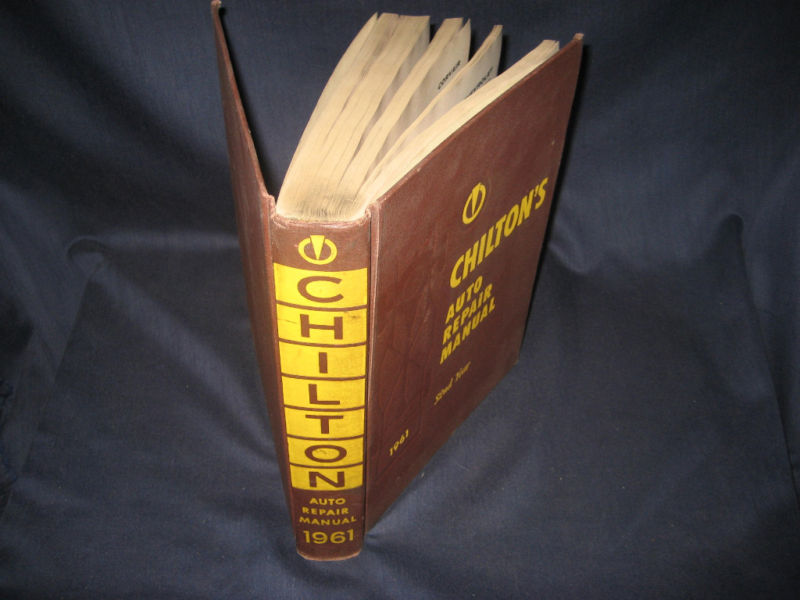 Vintage CHILTON&rsquo;S AUTO REPAIR MANUAL 1961 hardcover 32nd Edition