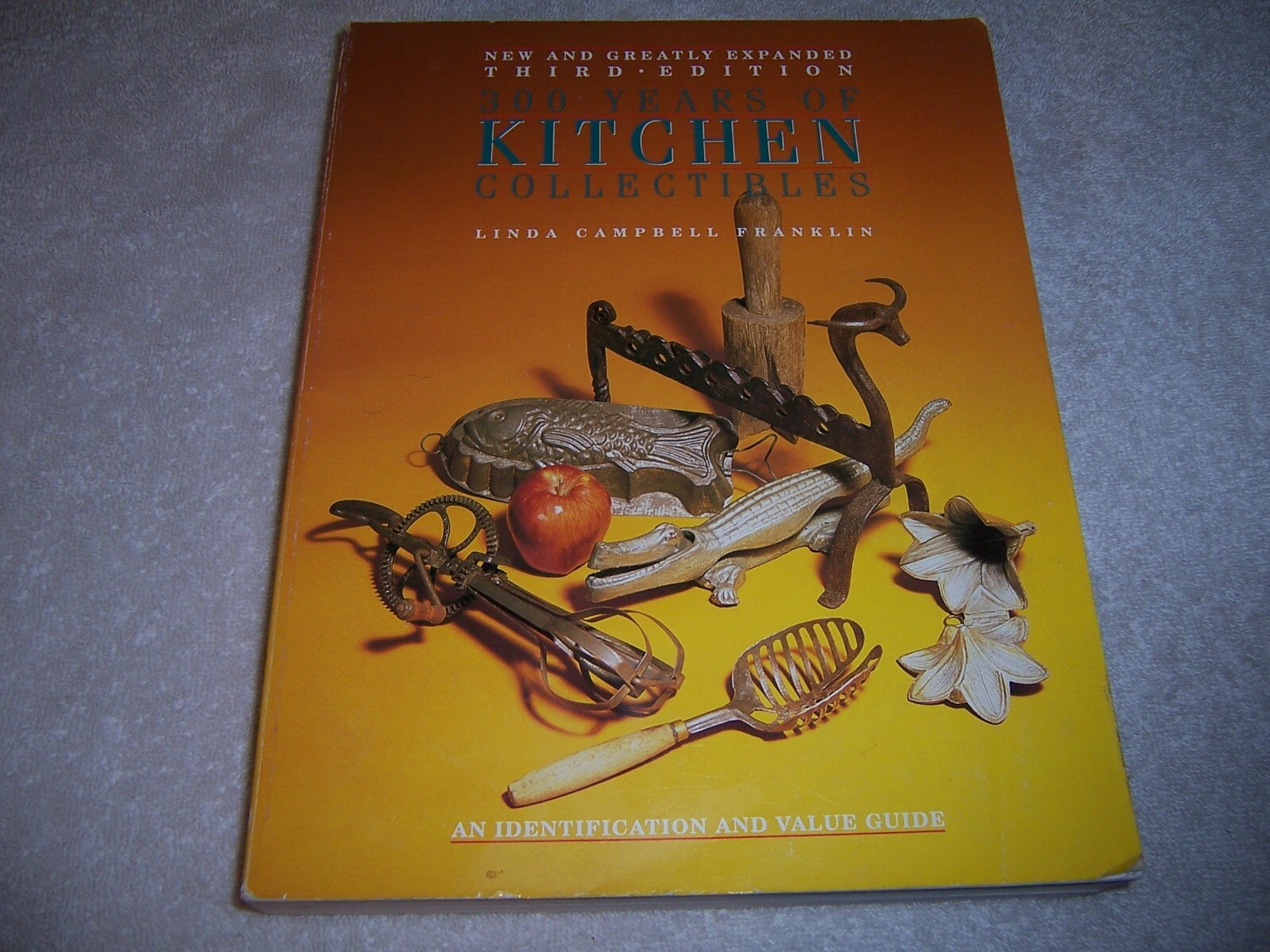 300 Years of Kitchen Collectibles by Linda Campbell Franklin pb