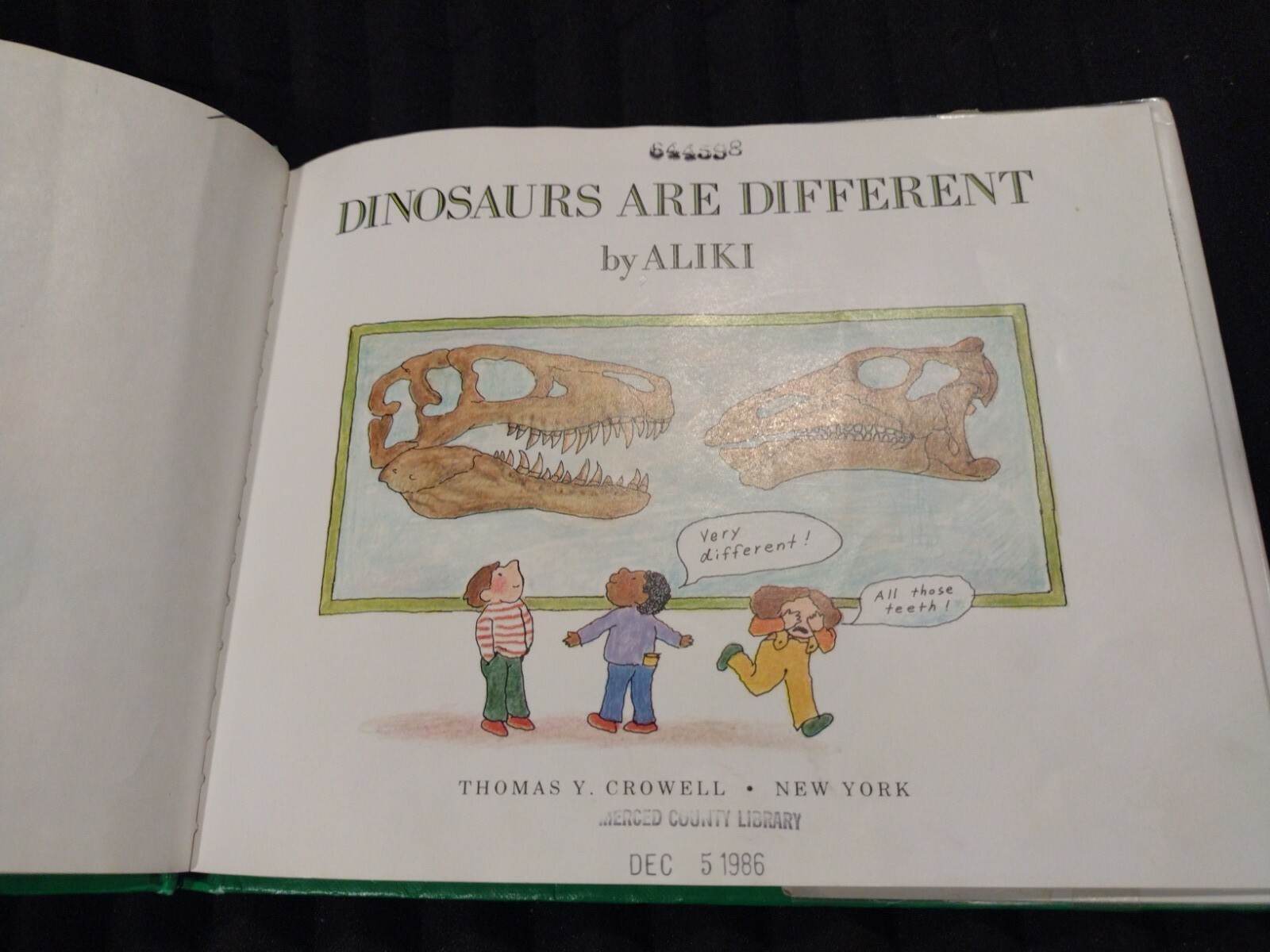 Let&rsquo;s-Read-and-Find-Out-Science Ser.: Dinosaurs Are Different by Aliki (1985,…