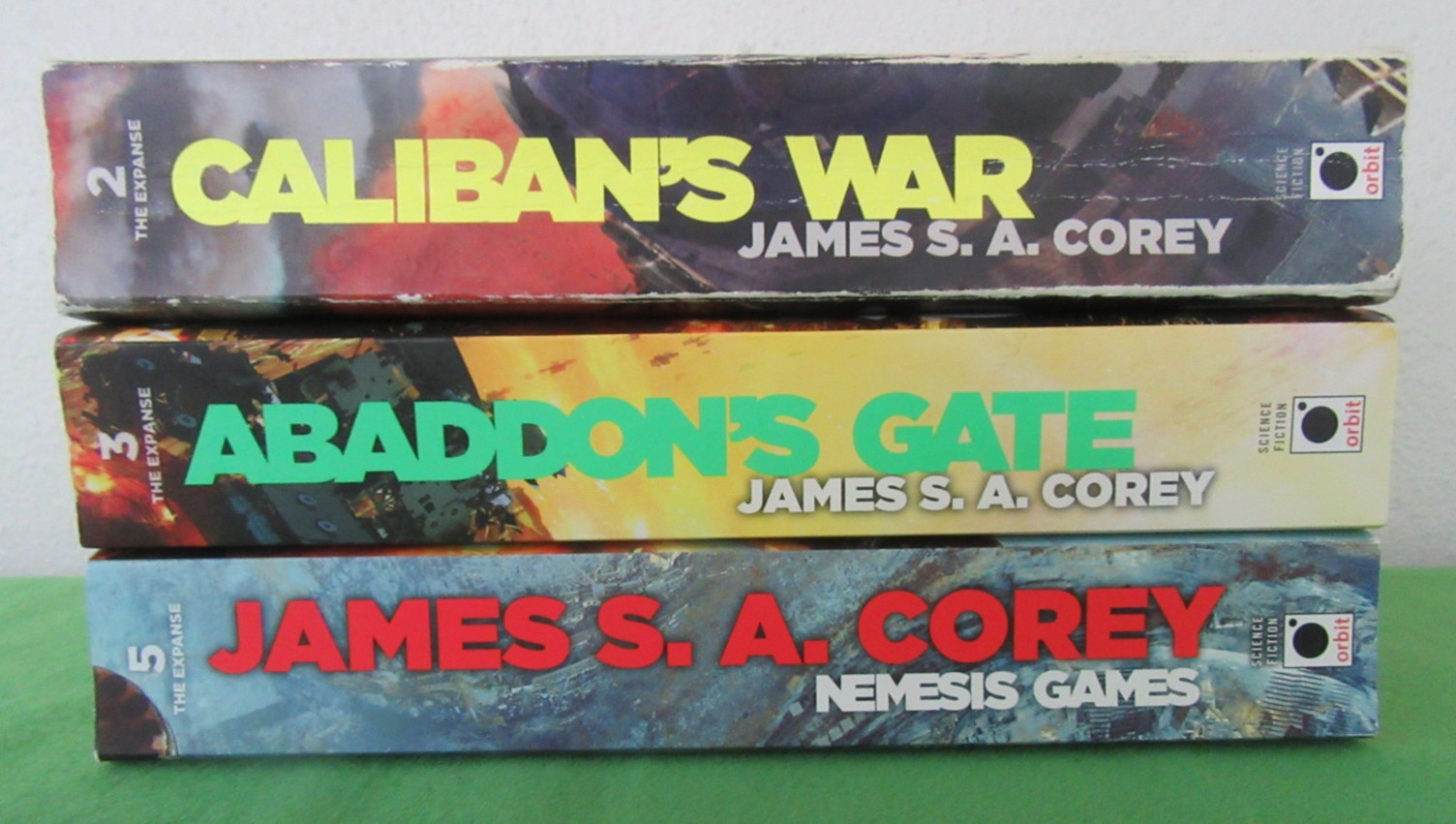 LOT 2 TRADE PB EXPANSE SERIES NOVELS- JAMES S.A.COREY: 2 CALIBAN&rsquo;S WAR,5 NEMESIS