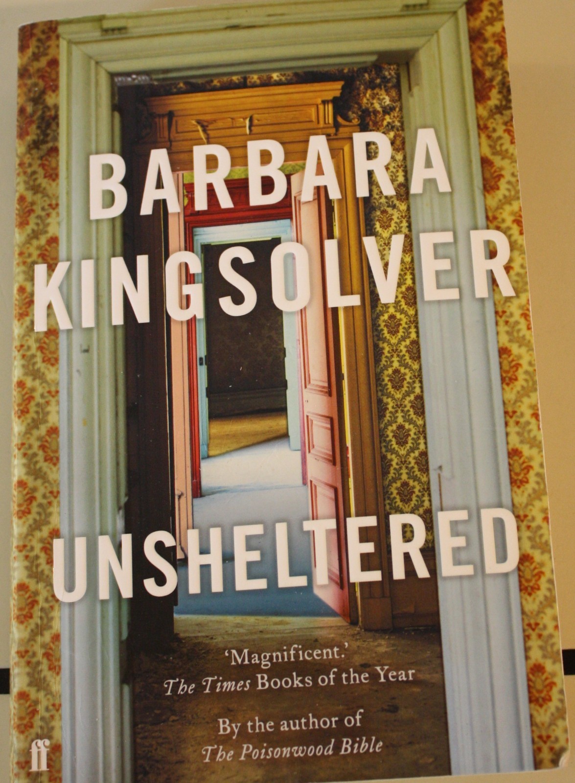 « Unsheltered » by Barbara Kingsolver, paperback