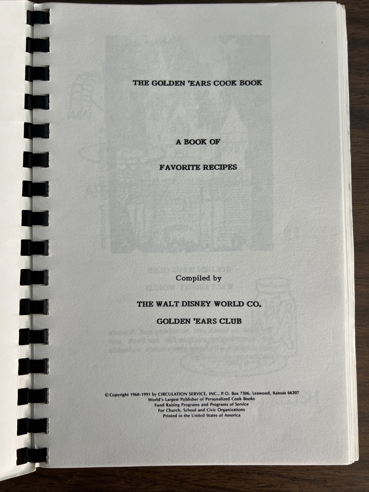 Walt Disney World Golden &lsquo;Ears Club Cook book Cookbook Favorite Recipes RARE