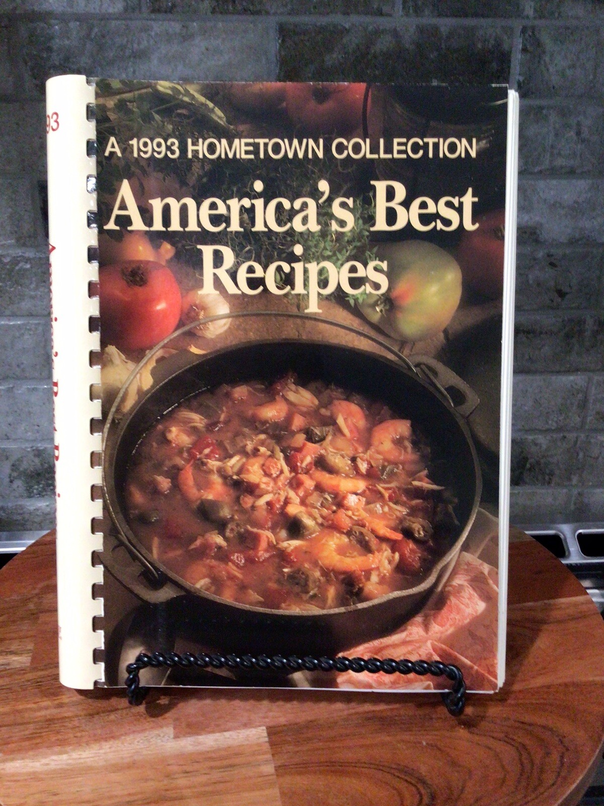 1993 HOMETOWN COLLECTION America&rsquo;s Best Recipes Cookbook 336 Pages